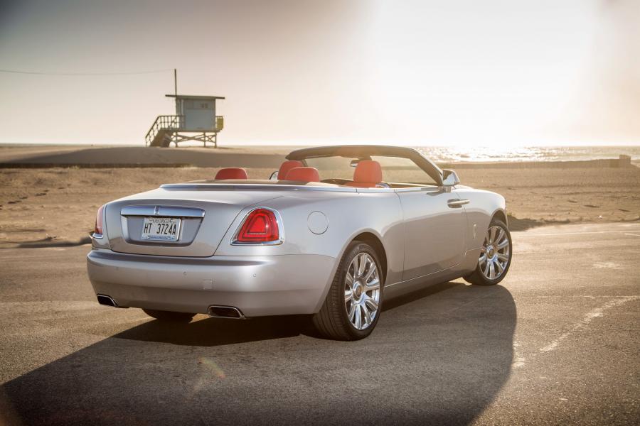  Rolls-Royce Dawn 2016 года  (US) (фото 11 из 30)